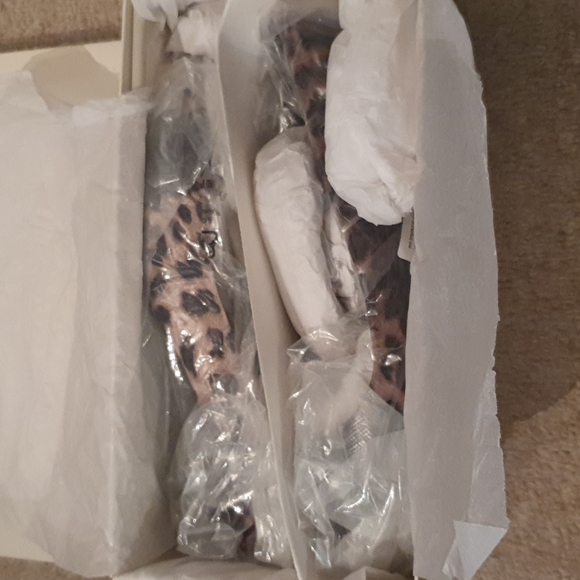 BNIB Anne Klein Leopard Print Heels size 8 - Picture 7 of 7